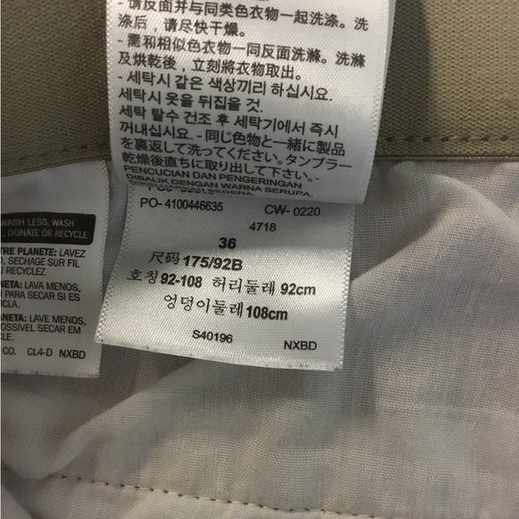 Dockers Men’s Shorts - Size 36.- EUC - Picture 5 of 5